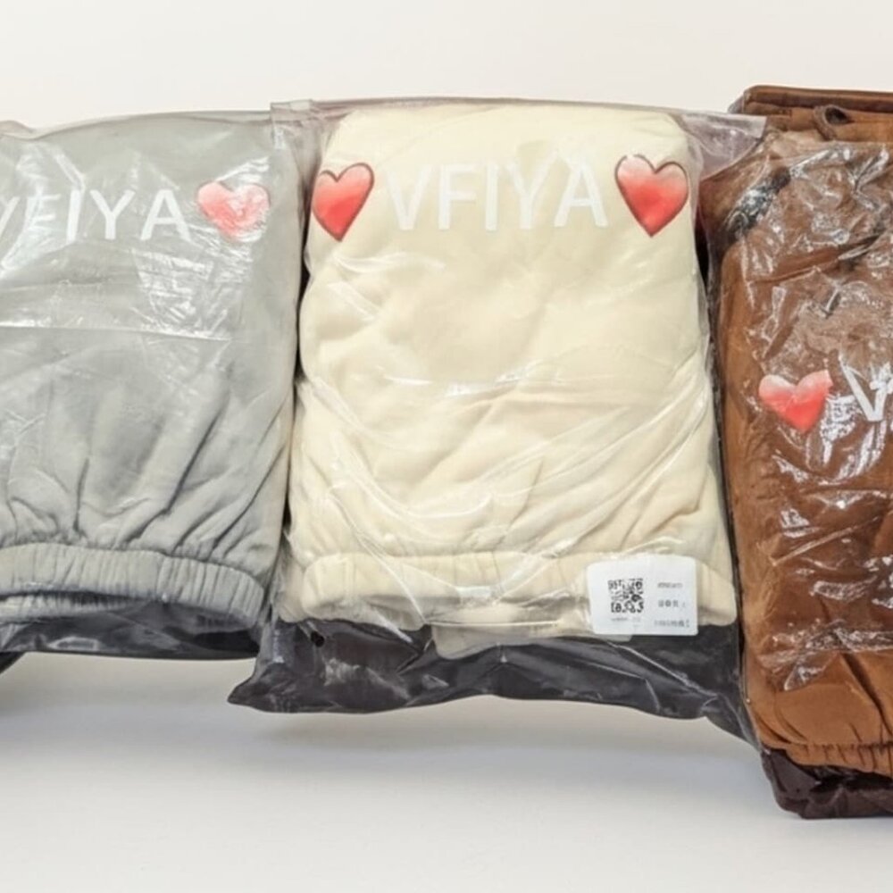 NWT - VFIYA Women’s HEART EMOJI Premium & Cozy Cropped Sweatshirt + Jogger Set - Picture 6 of 7